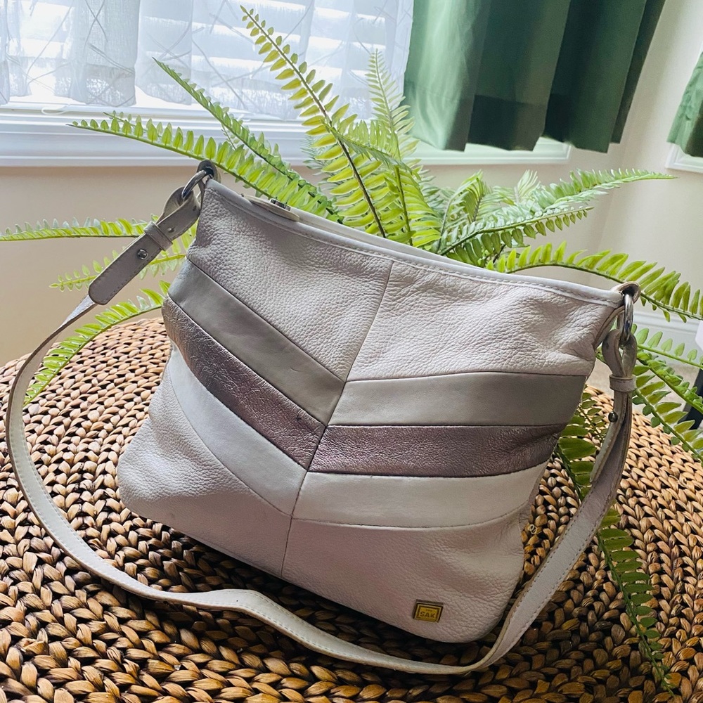 The Sak. Gently used Neutral Tricolor Leather Purse.